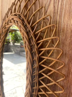 Miroir ovale vintage en rotin