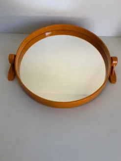 Miroir plastique orange inclinable avec son applique assortie