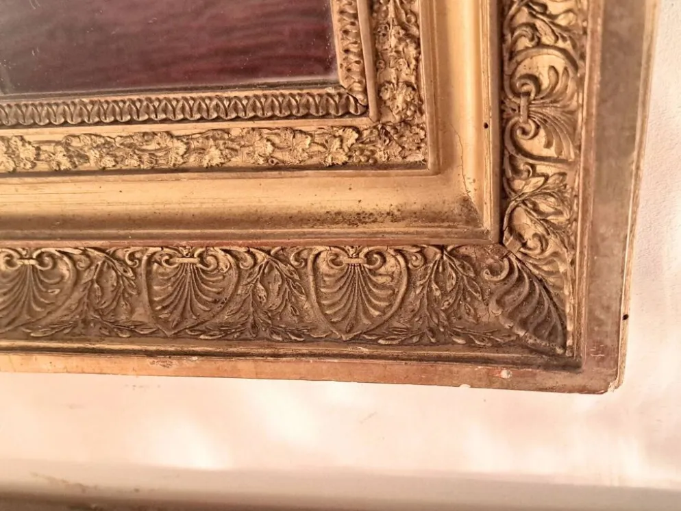 Miroir époque Restauration en bois doré à la feuille