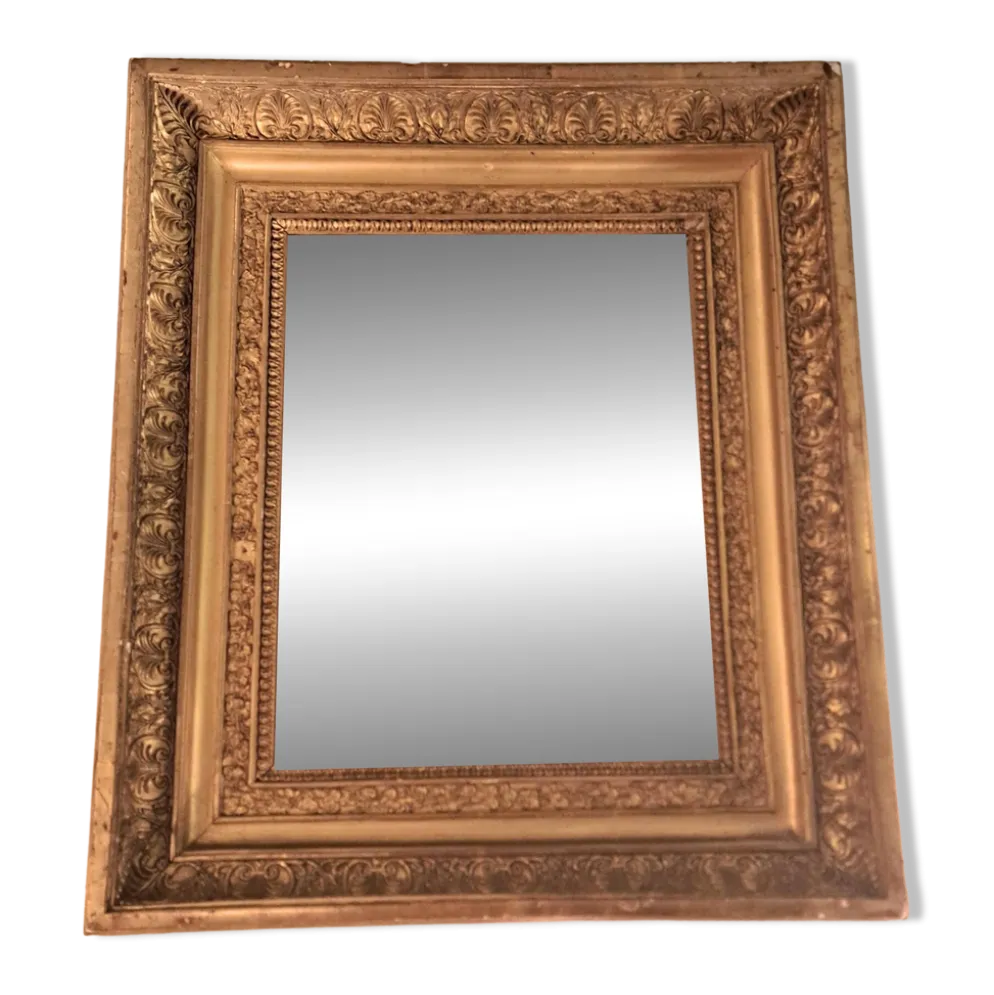 Miroir époque Restauration en bois doré à la feuille