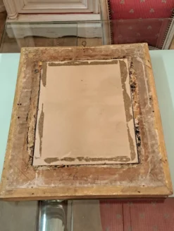 Miroir époque Restauration en bois doré à la feuille