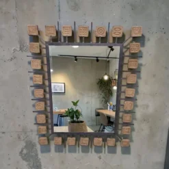 Miroir rectangulaire brutaliste en fer forgé et carreaux en terre cuite