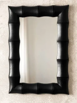 Miroir rectangulaire en bois patiné noir façon bambou – 68 × 100 cm