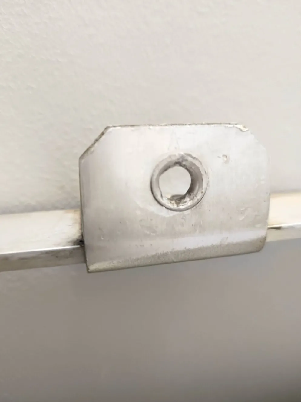 Miroir rectangulaire en métal émaillé argenté, Italie années 1970
