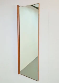 Miroir rectangulaire en teck scandinave des années 1960.