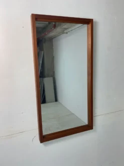 Miroir rectangulaire scandinave vintage en teck du milieu du siècle, années 1950