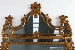 Miroir rococo-vénitien belge du XXe siècle en bois doré