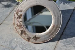 Miroir rond en céramique signé