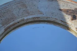Miroir rond en céramique signé