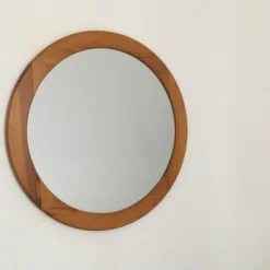 Miroir rond en pin vernis