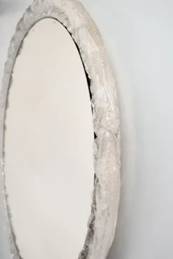 Miroir rond en résine lucite 1960, par ED, 60 cm