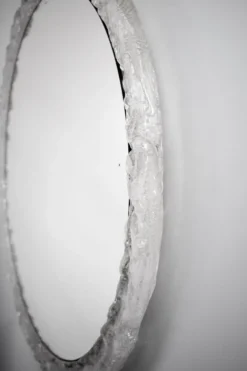 Miroir rond en résine lucite 1960, par ED, 60 cm