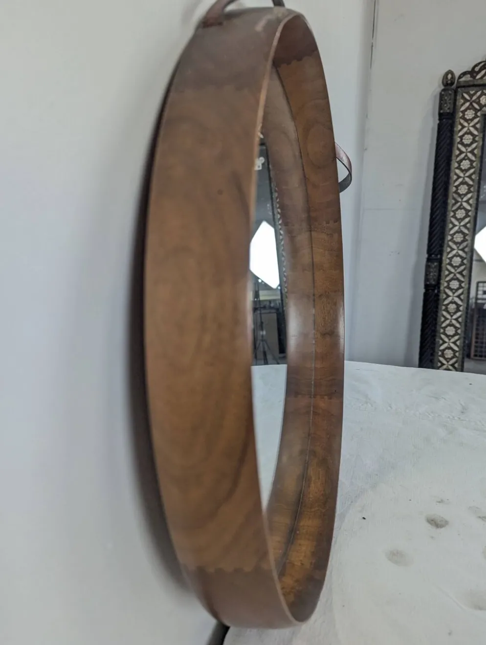 Miroir rond en teck et cuir Luxus Vittsjö par Uno et Östen Kristiansson