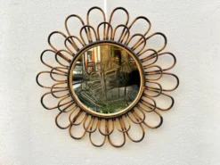 Miroir rond fleur soleil en rotin osier fumé vintage 1960 1970 47 cm folk