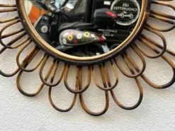 Miroir rond fleur soleil en rotin osier fumé vintage 1960 1970 47 cm folk