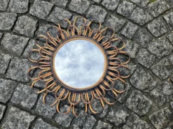 Miroir rond fleur soleil en rotin osier fumé vintage 1960 1970 47 cm folk