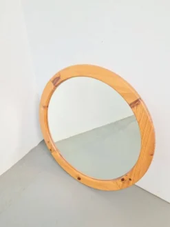 Miroir rond scandinave en pin, années 1970