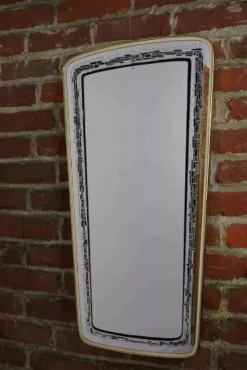 Miroir rétroviseur et sérigraphié au contour doré et liseré noir