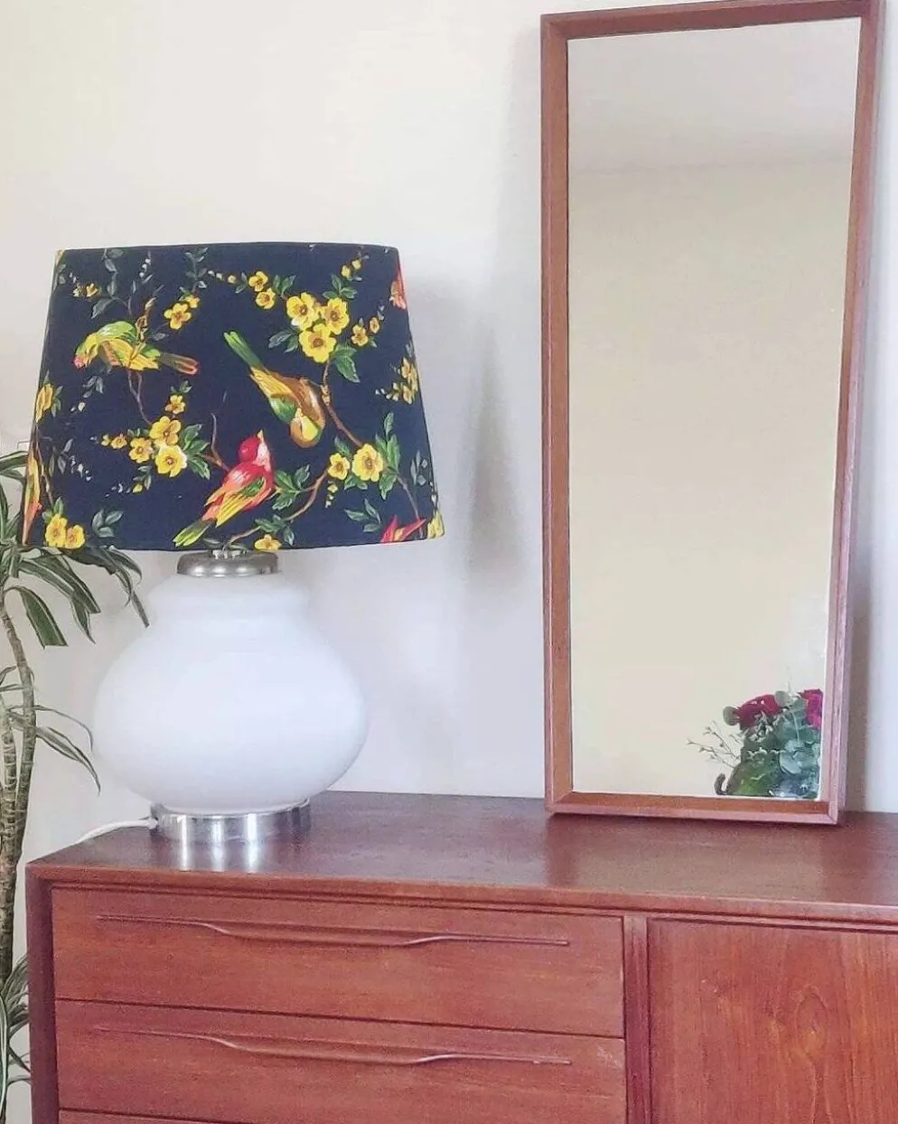 Miroir scandinave en teck , forme trapézoïdale