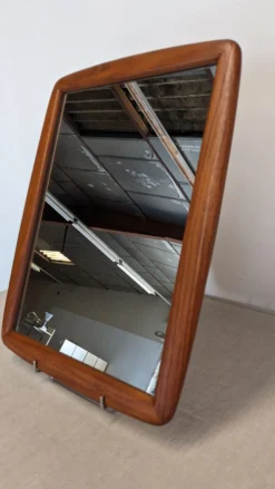 Miroir scandinave en teck massif, Danemark vers 1970