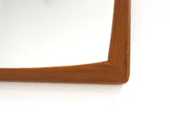 Miroir scandinave en teck, Suède, 1960, 64cm x 37cm