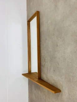 Miroir scandinave à tablette asymétrique en bois, années 60