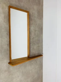 Miroir scandinave à tablette asymétrique en bois, années 60