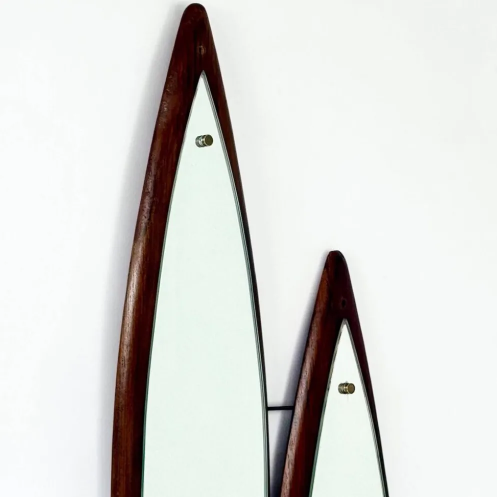 Miroir sculptural à double paroi en bois et laiton, Italie années 1960