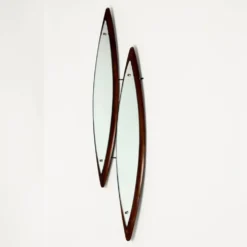 Miroir sculptural à double paroi en bois et laiton, Italie années 1960