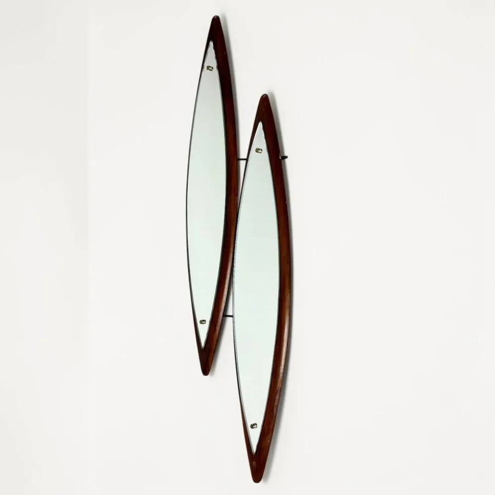 Miroir sculptural à double paroi en bois et laiton, Italie années 1960