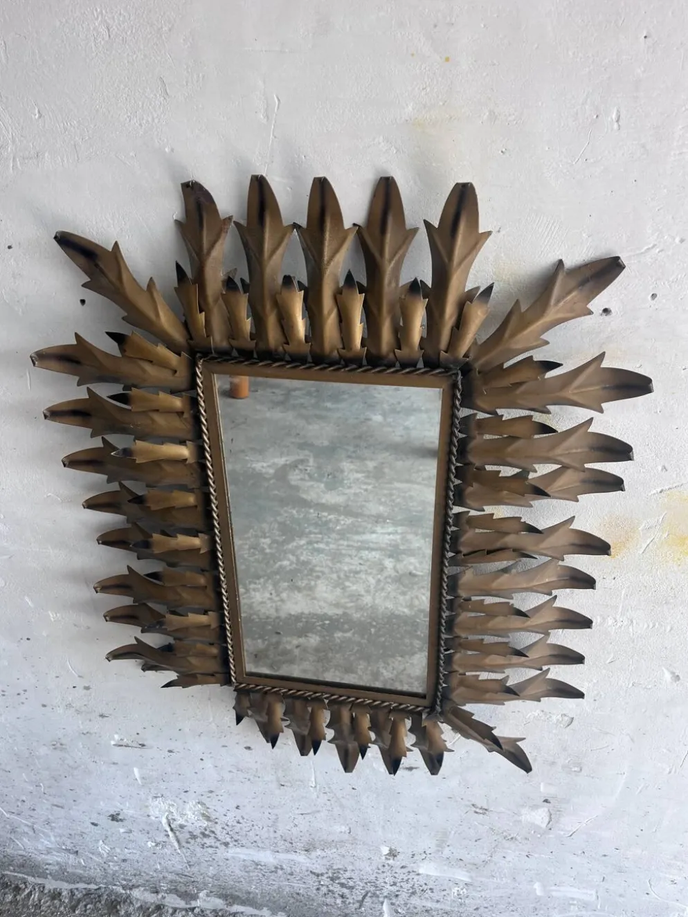 Miroir soleil brutaliste en fer forgé, années 1960