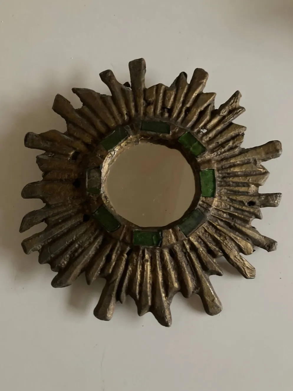 Miroir soleil de Irena Jaworska en plomb doré et verre vert 1960