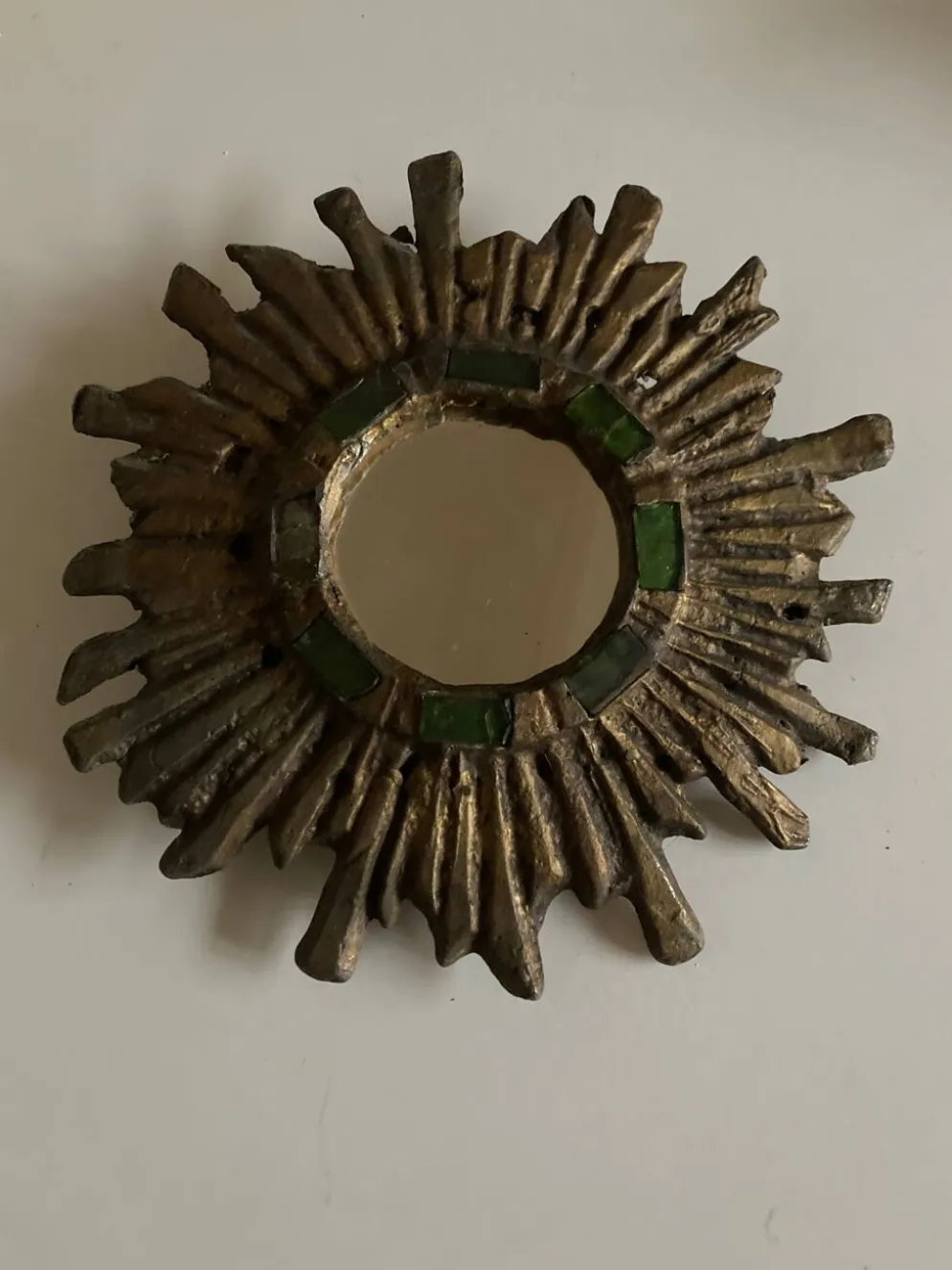Miroir soleil de Irena Jaworska en plomb doré et verre vert 1960