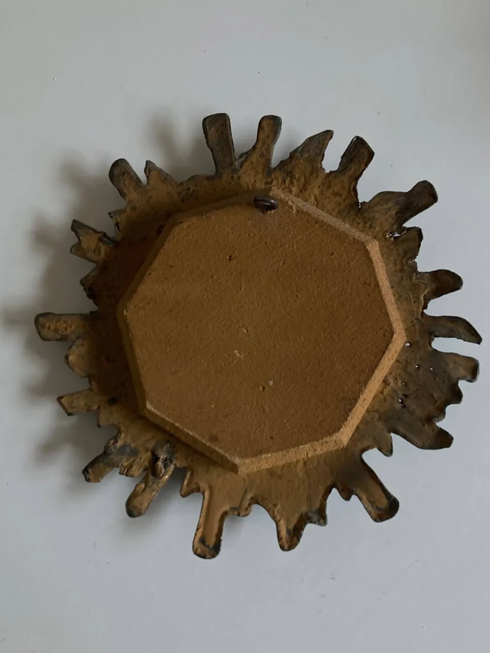 Miroir soleil de Irena Jaworska en plomb doré et verre vert 1960