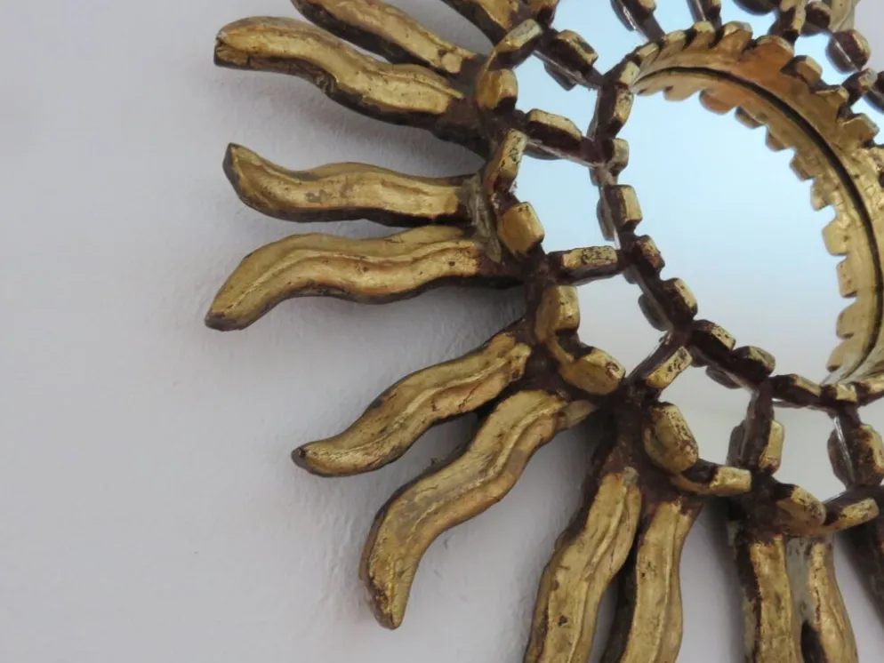 Miroir soleil en bois doré avec incrustations début XXème
