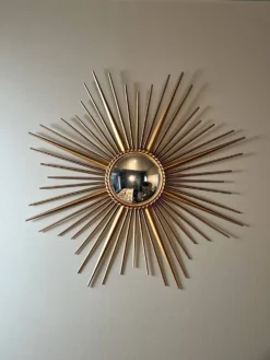 Miroir Soleil en Métal Doré à Miroir Bombé de Chaty Vallauris. Travail Fran