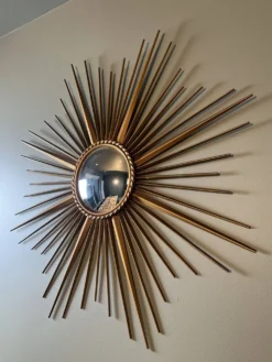 Miroir Soleil en Métal Doré à Miroir Bombé de Chaty Vallauris. Travail Fran