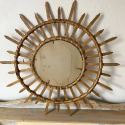 Miroir soleil en rotin années 60-70