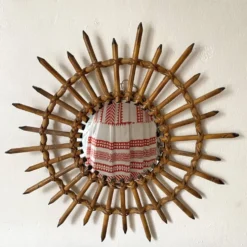 Miroir soleil en rotin années 60-70