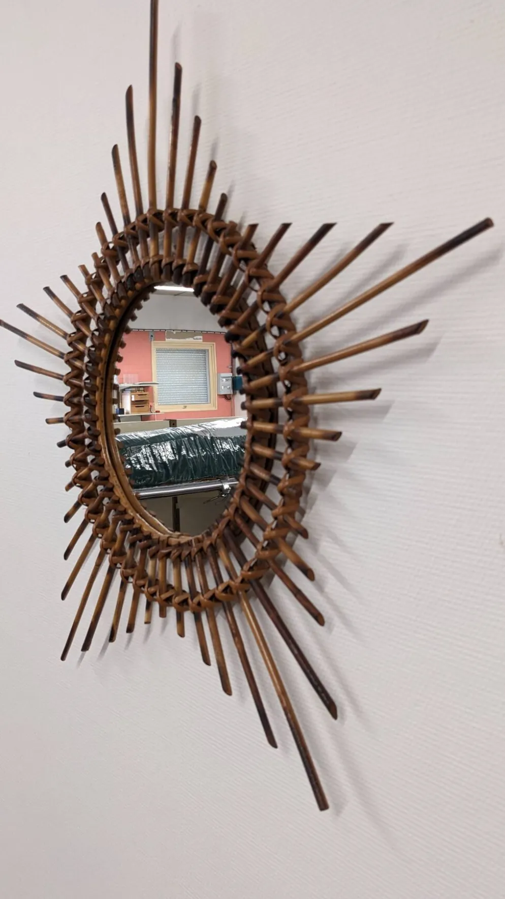 Miroir soleil étoilé en rotin, France vers 1960
