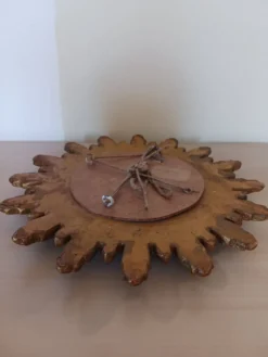 Miroir soleil vintage , en bois doré .