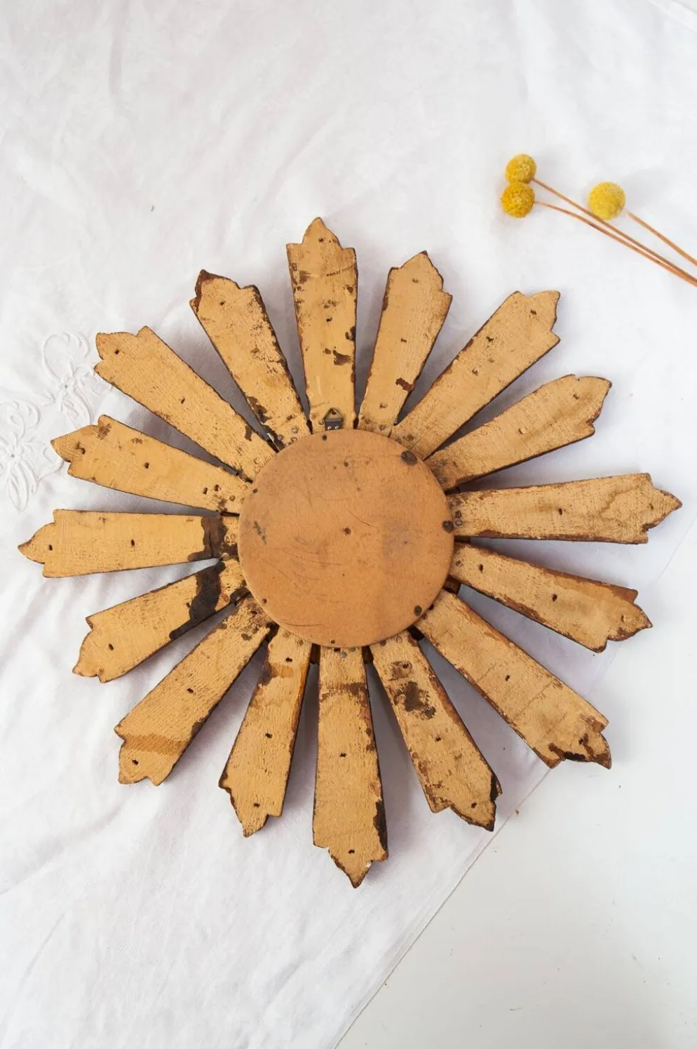 Miroir soleil vintage œil de sorcière en bois doré (39 cm)