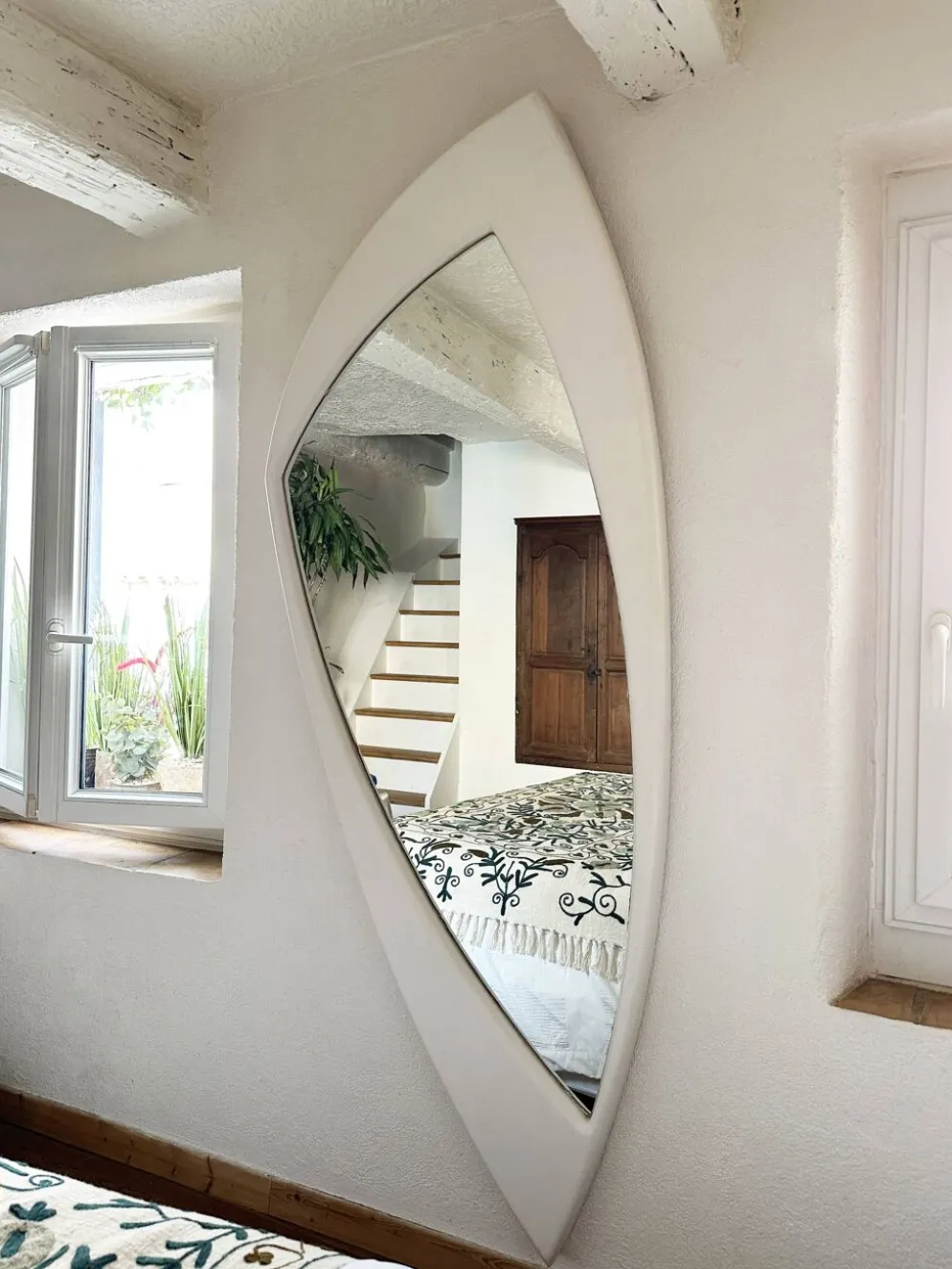 Miroir Space Age XXL en bois laqué, France années 1970