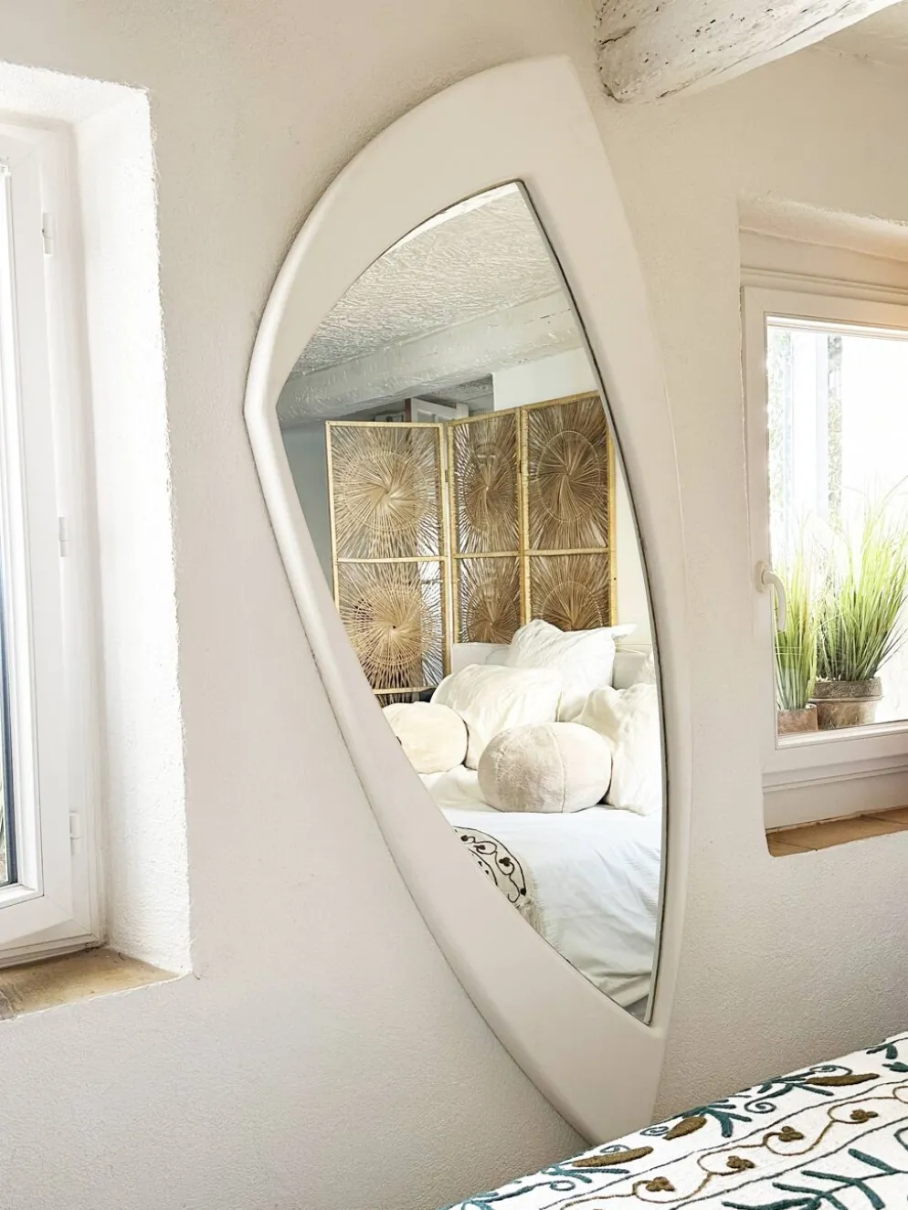 Miroir Space Age XXL en bois laqué, France années 1970