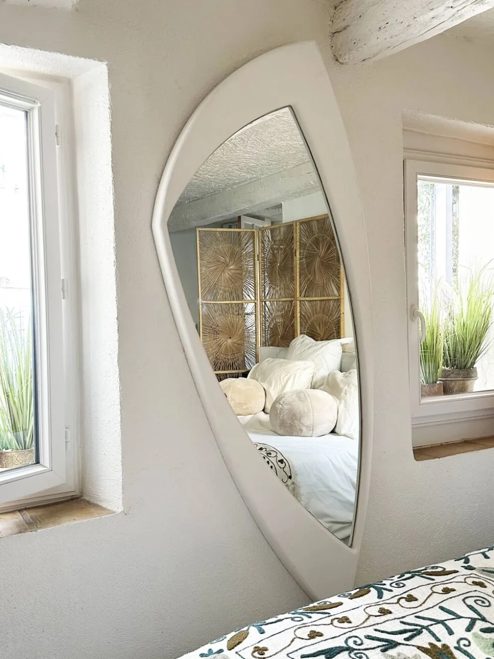 Miroir Space Age XXL en bois laqué, France années 1970