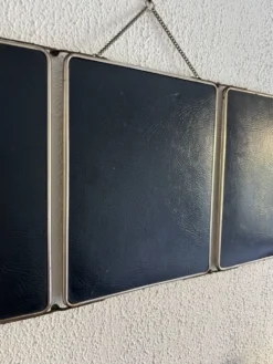 Miroir triptyque de barbier en simili cuir bleu, 1950