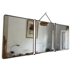 Miroir triptyque de barbier en simili cuir bleu, 1950