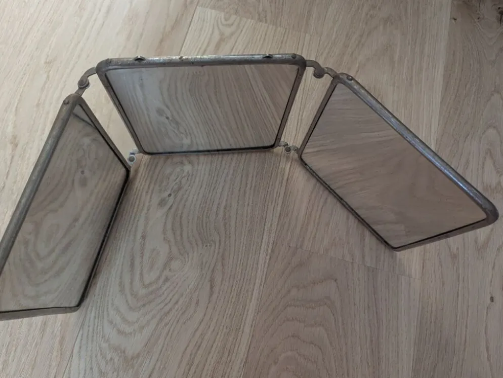 Miroir triptyque dit de barbier années 40 avec encadrement métal