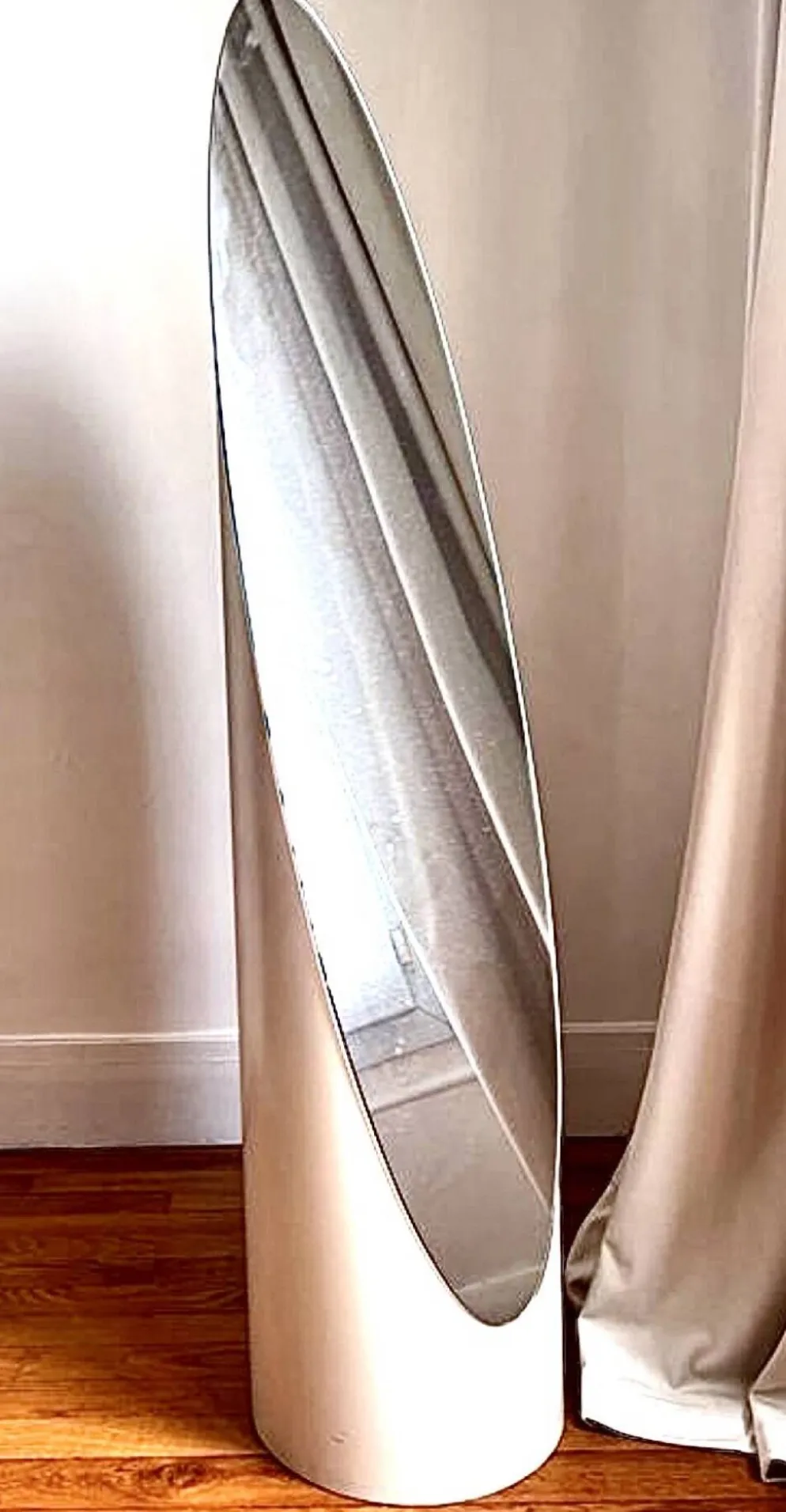 Miroir Unghia vintage par Rodolfo Bonetto d’après le Lipstick de Lecal