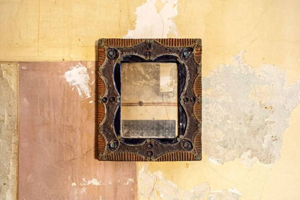 Miroir vintage avec cadre en céramique 50